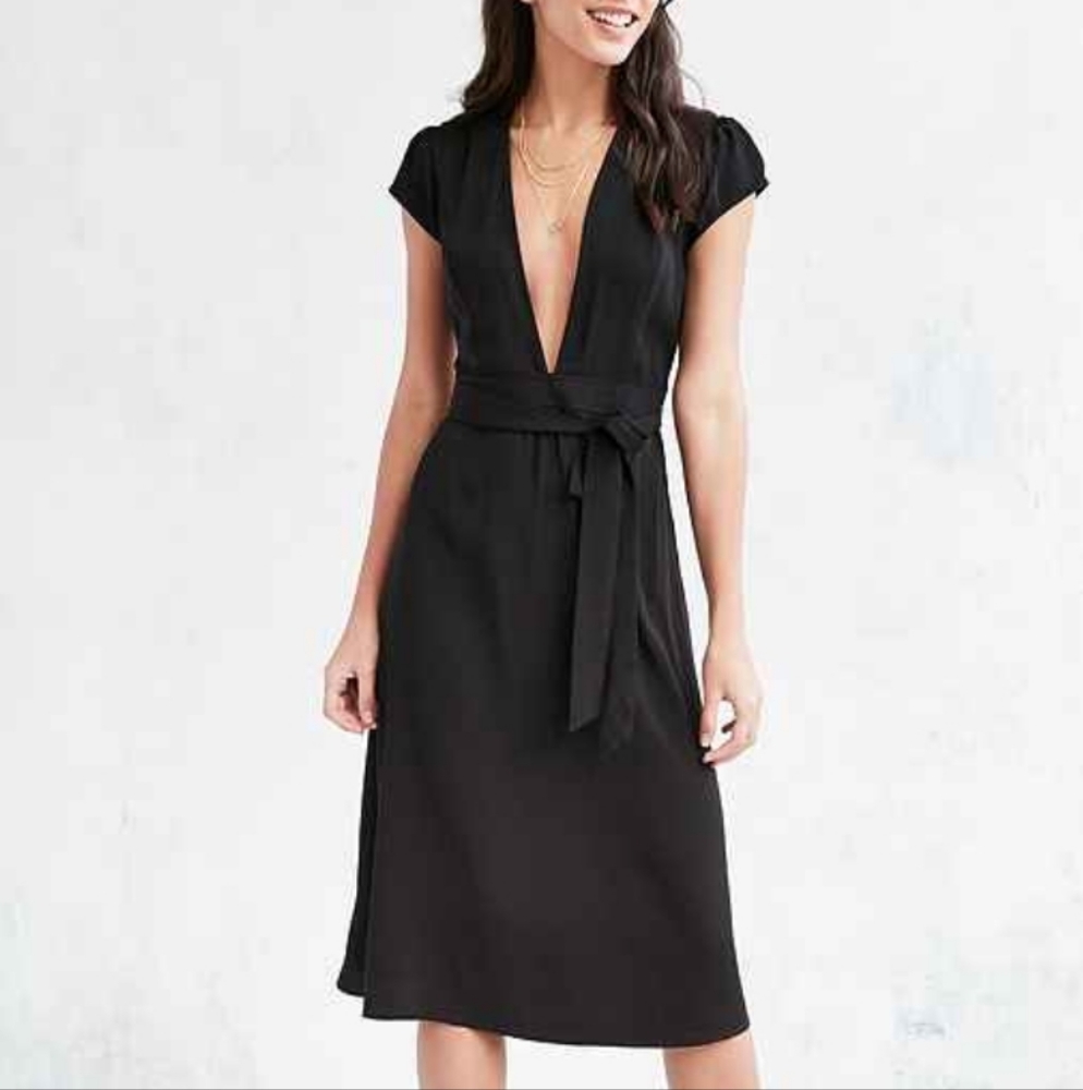 Kimchi Low Bust Cut Front Midi Dress Tie Waist Summer Black Dress 8